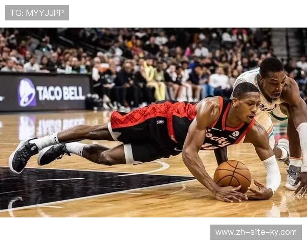 克里斯邓恩16分7篮板7助攻快船 防守组织全能表现填补阵容漏洞